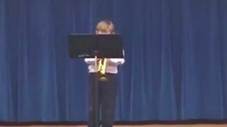 Выступление не заладилось - смотреть видео (0:19)