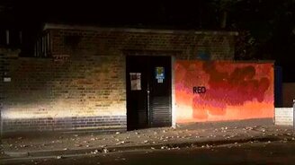 Граффитчик против коммунальщиков - смотреть видео (0:53)