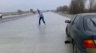 Гололёд на трассе - смотреть видео (0:21)