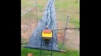 Когда снега нет, но хочется горку - смотреть видео (0:34)