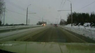 На дороге сам себя наказал - смотреть видео (0:29)