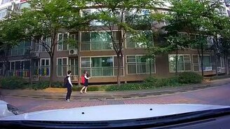 Школьники идут домой - смотреть видео (0:38)