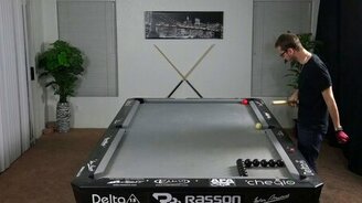 Бильярдные трюки с метлой - смотреть видео (1:55)