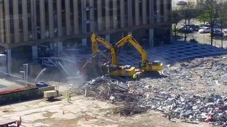 Провальный снос многоэтажной стоянки - смотреть видео (2:11)