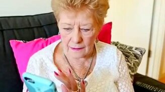 Бабушка, я проголодался! - смотреть видео (0:42)