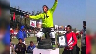 В чём соревнуются индусы - смотреть видео (2:21)