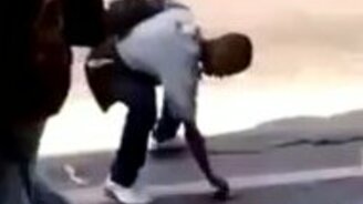 Неподъёмный мобильник - смотреть видео (0:15)