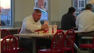 Поел с удовольствием - смотреть видео (0:57)