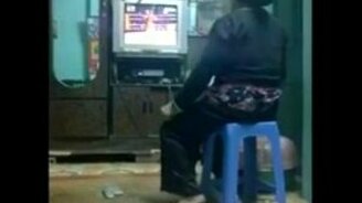 Настоящая фанатка бокса - смотреть видео (1:59)