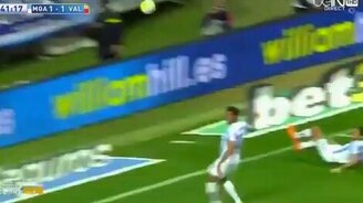 Вратарь опозорился - смотреть видео (0:20)