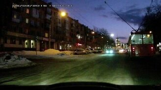 Фейерверк от троллейбуса - смотреть видео (0:20)