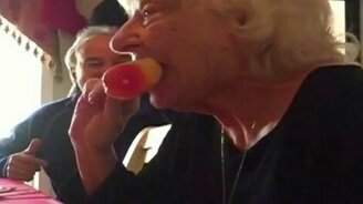 Дед разыграл бабку - смотреть видео (0:10)