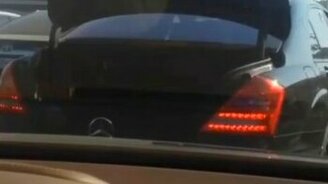 Необычный способ что-то сказать на дороге - смотреть видео (0:10)