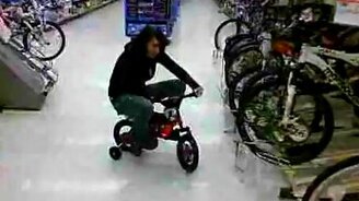 Подросток на четырёх колёсах - смотреть видео (0:34)