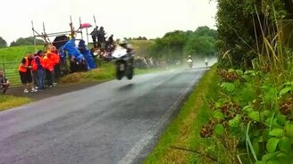 Бешеная скорость мотоциклистов - смотреть видео (0:25)