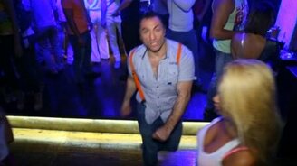 Подвижный артистичный танцор - смотреть видео (1:45)