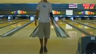 Внезапная удача в боулинге - смотреть видео (0:46)