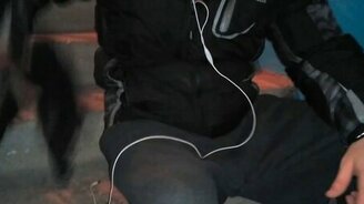 Упорный чёрный котёнок - смотреть видео (1:18)