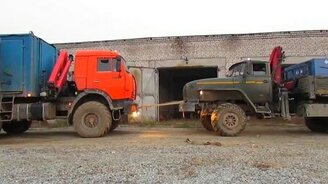 КамАЗ против Урала: кто кого? - смотреть видео (1:31)