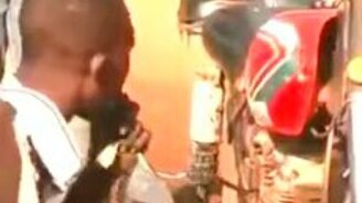 Как не надо искру проверять - смотреть видео (0:15)