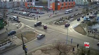 Чуть-чуть не врезались - смотреть видео (0:38)