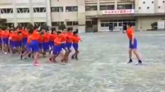 Ловкие спирали на скакалке - смотреть видео (0:49)