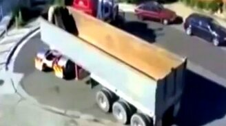 Разворот на тесной площадке - смотреть видео (1:24)