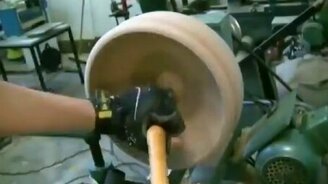 Оригинальная клеёная посуда из дерева - смотреть видео (2:30)