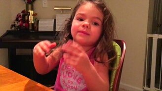 Расчувствовалась во время чтения стиха - смотреть видео (0:21)