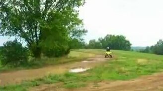 Помешала лужа - смотреть видео (0:11)