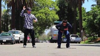 Осторожно, справа инопланетянин! - смотреть видео (0:17)