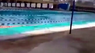 Бассейн во время землетрясения - смотреть видео (0:29)