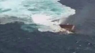 Тонущий авианосец - смотреть видео (1:36)