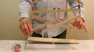 Интересный вечный двигатель - смотреть видео (1:27)