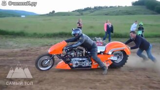 Мощные мотоциклы стартуют - смотреть видео (3:42)