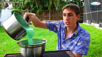 Опыты с неньютоновской жидкостью - смотреть видео (3:50)