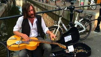 Поразительный уличный музыкант - смотреть видео (6:13)