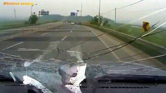 Невероятные сюрпризы в лобовое стекло - смотреть видео (3:55)
