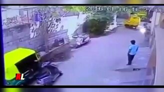 Обрушение забора на стройке - смотреть видео (0:51)