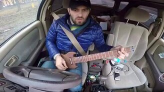Гитарист-любитель за рулём - смотреть видео (2:01)