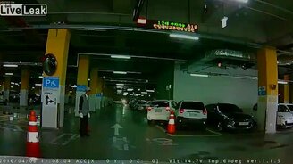 Неуклюжая женская парковка - смотреть видео (0:20)