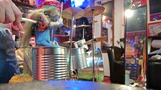 Игрушка-барабанщик - смотреть видео (4:42)