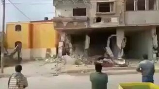 Комичный снос здания - смотреть видео (0:46)