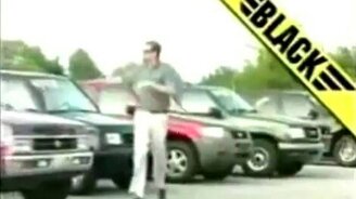 Женщина сбила человека - смотреть видео (0:30)