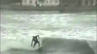 На сёрфинге по местной речке - смотреть видео (1:17)