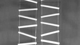 Почему левая движется быстрее? - смотреть видео (0:33)