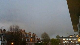 Молния ударяет в самолёт - смотреть видео (0:25)