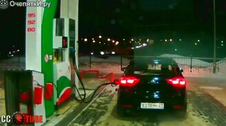 Бездумные женщины за рулём - смотреть видео (3:39)