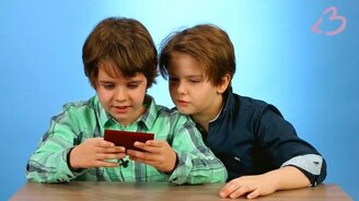 Дети играют в "Ну, погоди!" - смотреть видео (2:21)