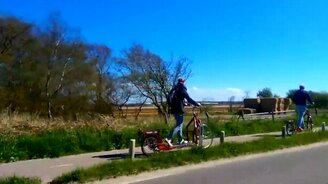 Велодорожка как средство передвижения - смотреть видео (0:12)